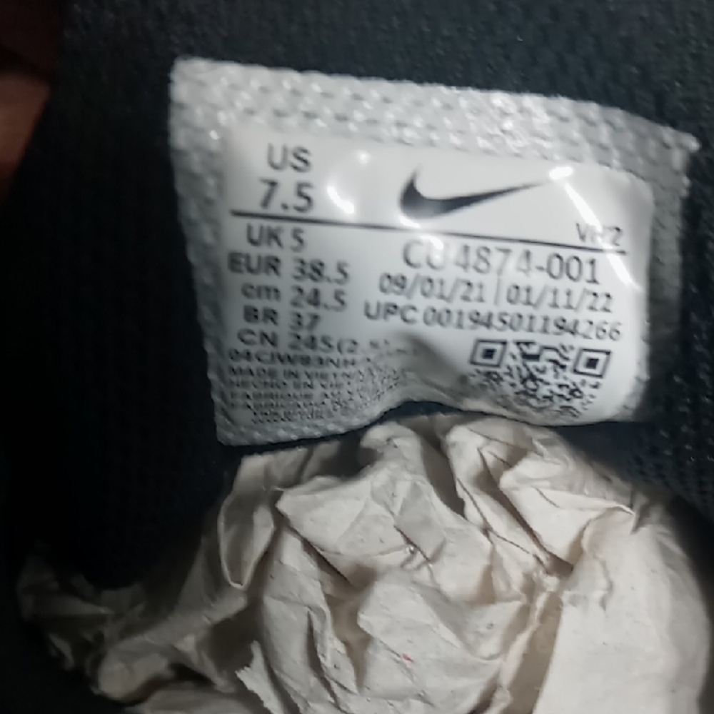 Women's Nike Black and White Sneakers Size 7.5 - Picture 5 of 6